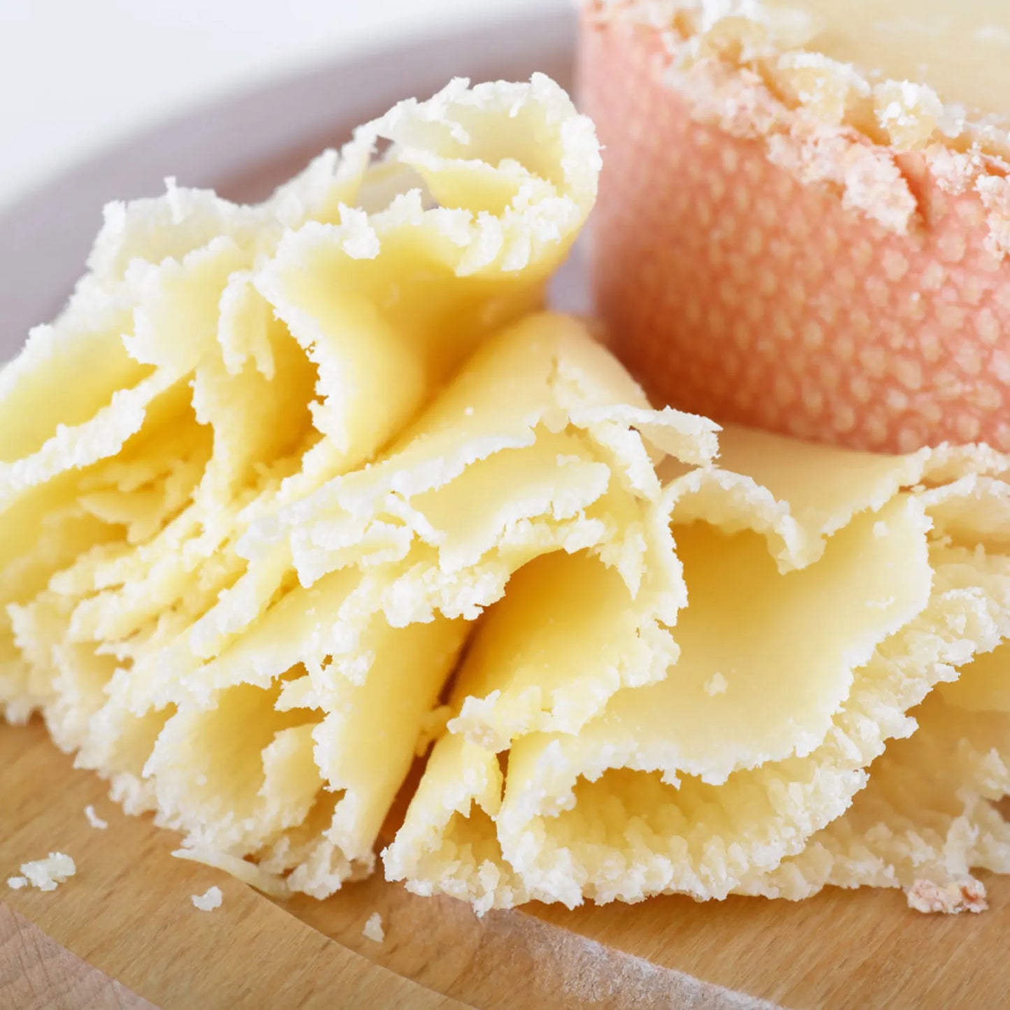 Stainless Steel Handheld Cheese Curler and Shaver - Versatile Grater for Cheese and Chocolate in the Kitchen